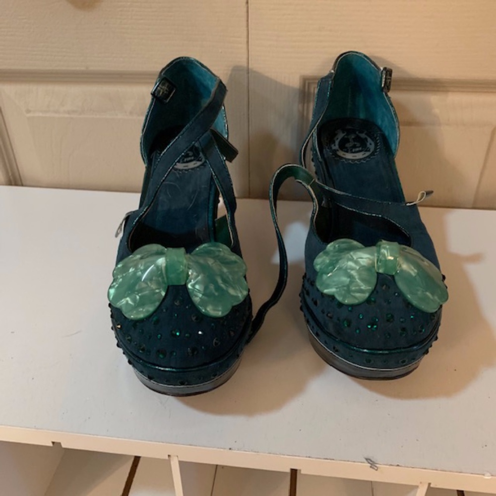 green bow platforms